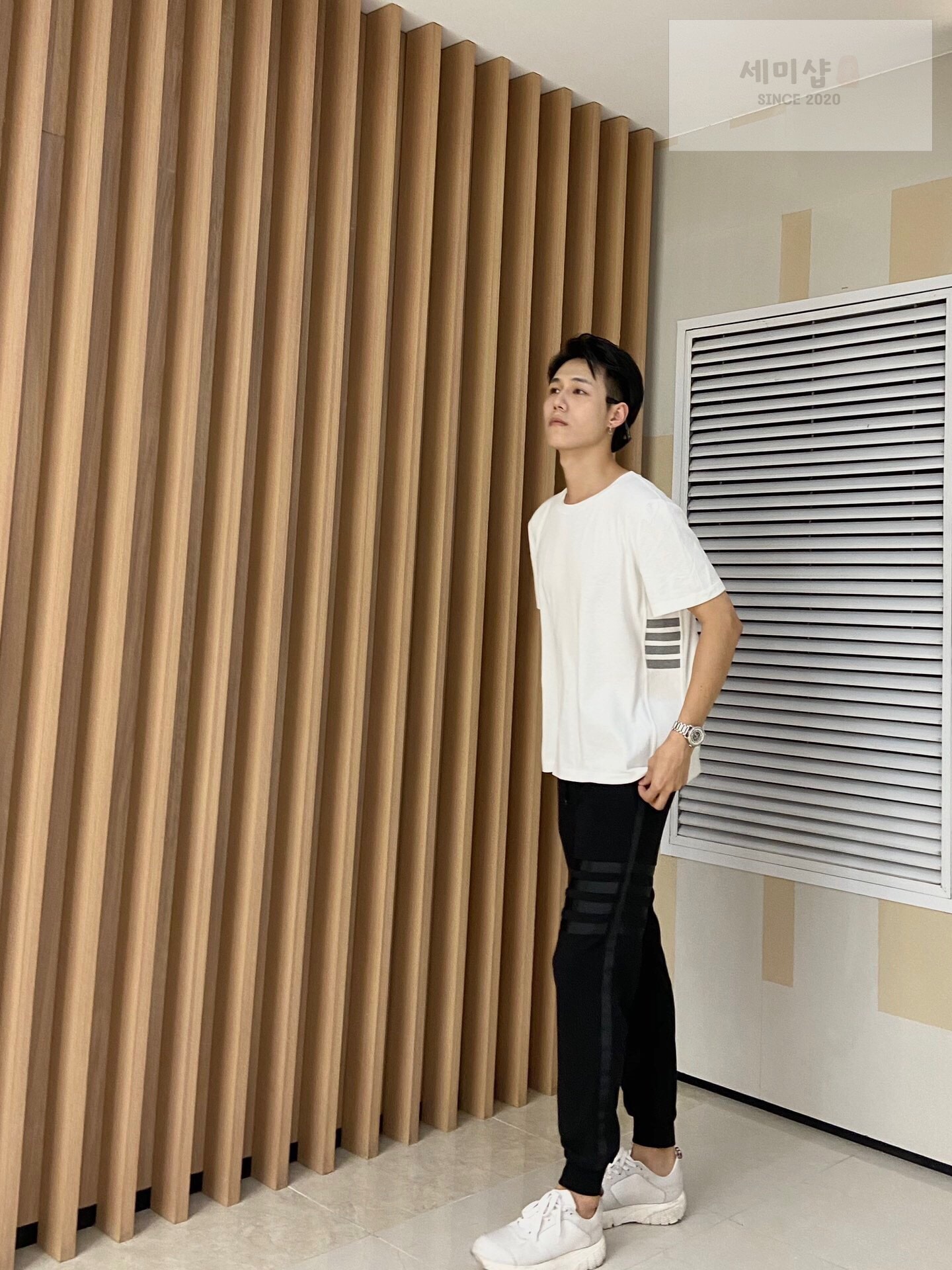 Thom Browne 톰브라운 사이드라인 반팔 티셔츠 “3COLOR” NO.1 의류 2번 이미지