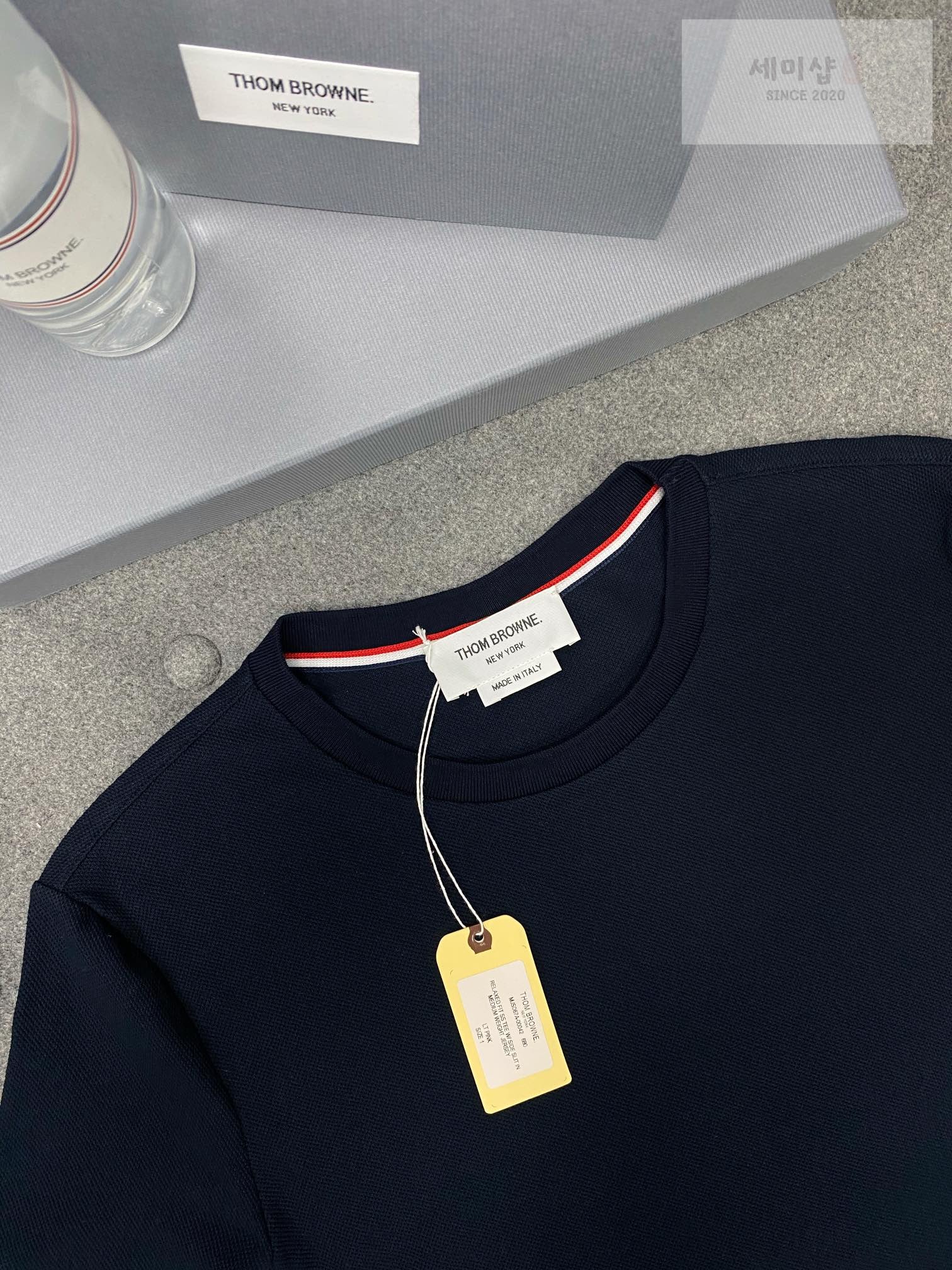 Thom Browne 톰브라운 사이드라인 반팔 티셔츠 “3COLOR” NO.1 의류 7번 이미지