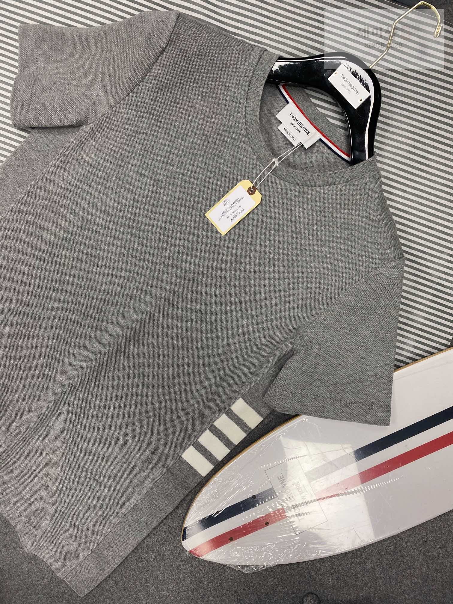 Thom Browne 톰브라운 사이드라인 반팔 티셔츠 “3COLOR” NO.1 의류 16번 이미지