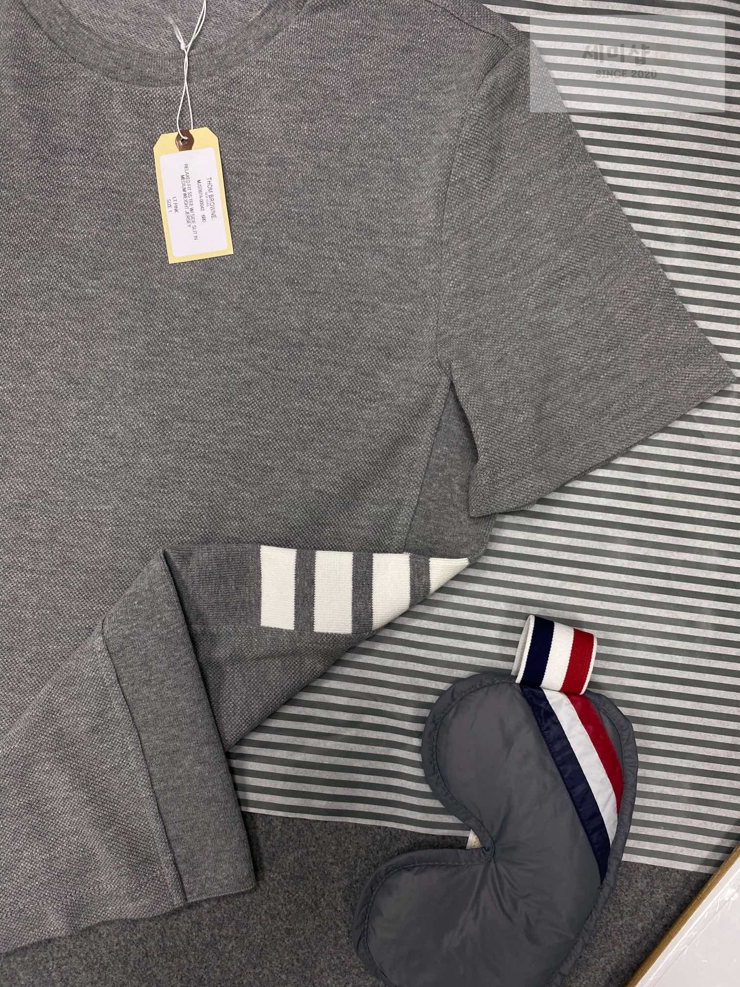 Thom Browne 톰브라운 사이드라인 반팔 티셔츠 “3COLOR” NO.1 의류 10번 이미지