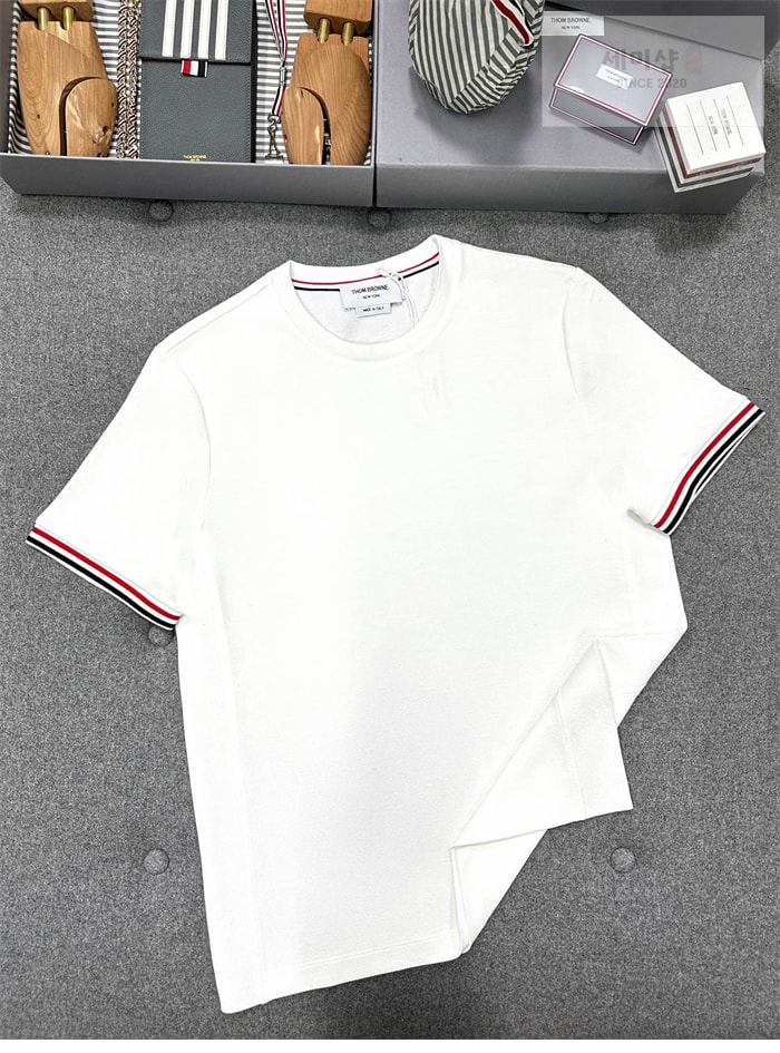 Thom Browne 톰브라운 삼선 스트라이프 반팔 티셔츠 레플리카 6번 이미지 - 의류 | 세미샵 레플리카 사이트