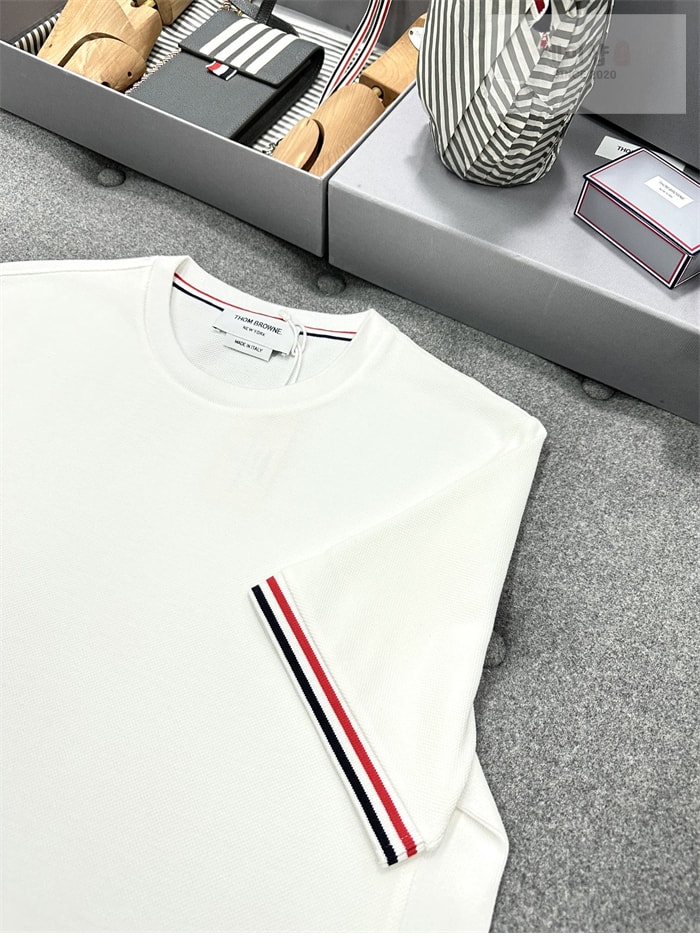 Thom Browne 톰브라운 삼선 스트라이프 반팔 티셔츠 레플리카 11번 이미지 - 의류 | 세미샵 레플리카 사이트