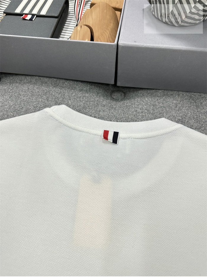 Thom Browne 톰브라운 삼선 스트라이프 반팔 티셔츠 레플리카 13번 이미지 - 의류 | 세미샵 레플리카 사이트