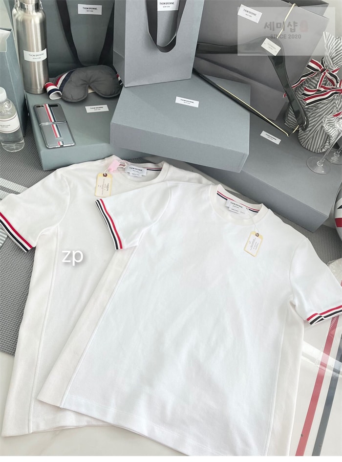 Thom Browne 톰브라운 삼선 스트라이프 반팔 티셔츠 레플리카 18번 이미지 - 의류 | 세미샵 레플리카 사이트