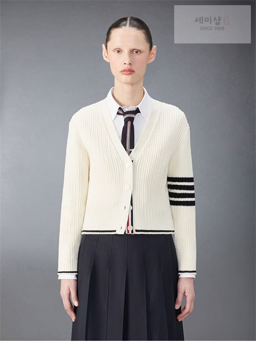 Thom Browne 톰브라운 여성용 사선완장 4-Bar 버진 울 케이블 크롭 v넥 가디건 의류 23번 이미지