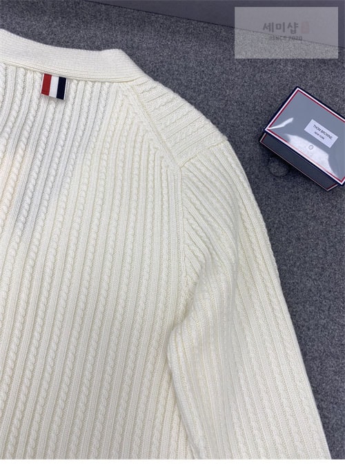 Thom Browne 톰브라운 여성용 사선완장 4-Bar 버진 울 케이블 크롭 v넥 가디건 의류 17번 이미지