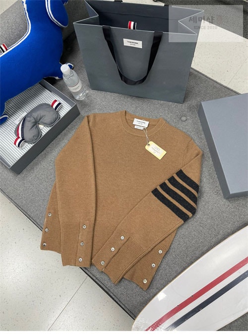 Thom Browne 톰브라운 울 저지 스티치 사선완장 4-Bar 크루넥 클래식 니트 의류 7번 이미지