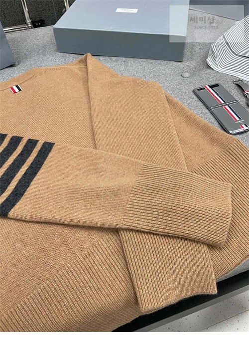Thom Browne 톰브라운 울 저지 스티치 사선완장 4-Bar 크루넥 클래식 니트 의류 9번 이미지