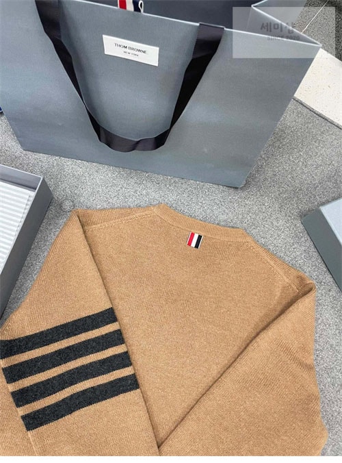 Thom Browne 톰브라운 울 저지 스티치 사선완장 4-Bar 크루넥 클래식 니트 의류 10번 이미지
