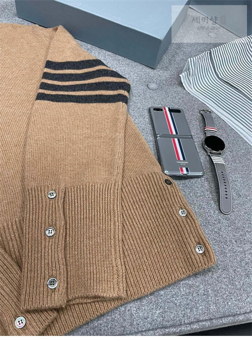 Thom Browne 톰브라운 울 저지 스티치 사선완장 4-Bar 크루넥 클래식 니트 의류 12번 이미지