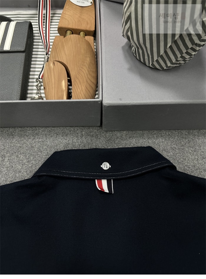 Thom Browne 톰브라운 울 테크 콘트라스트 스티치 폴로 셔츠 의류 12번 이미지