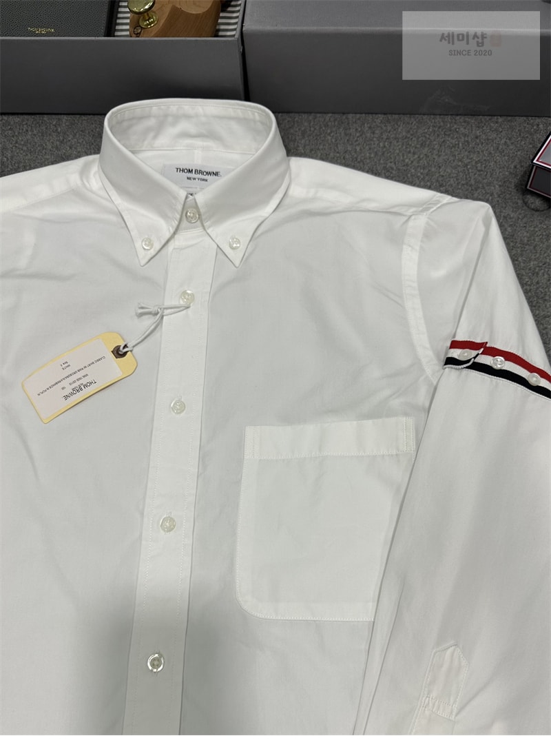 Thom Browne 톰브라운 클래식 포플린 암밴드 셔츠 레플리카 6번 이미지 - 의류 | 세미샵 레플리카 사이트