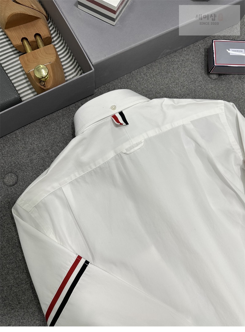 Thom Browne 톰브라운 클래식 포플린 암밴드 셔츠 레플리카 22번 이미지 - 의류 | 세미샵 레플리카 사이트