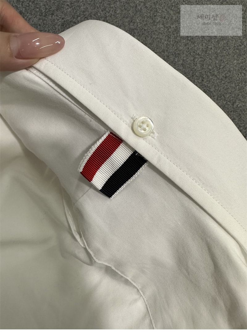 Thom Browne 톰브라운 클래식 포플린 암밴드 셔츠 레플리카 11번 이미지 - 의류 | 세미샵 레플리카 사이트