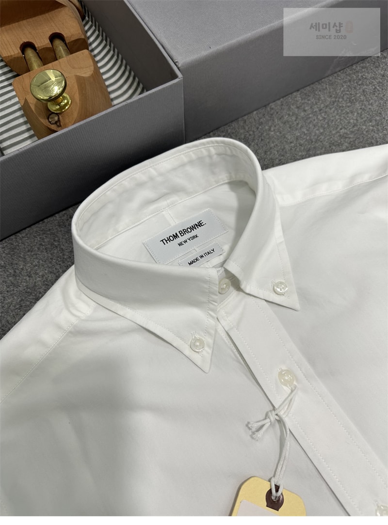 Thom Browne 톰브라운 클래식 포플린 암밴드 셔츠 레플리카 17번 이미지 - 의류 | 세미샵 레플리카 사이트
