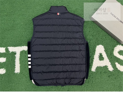 Thom Browne 톰브라운 퍼넬 넥다운 패딩 베스트 의류 29번 이미지