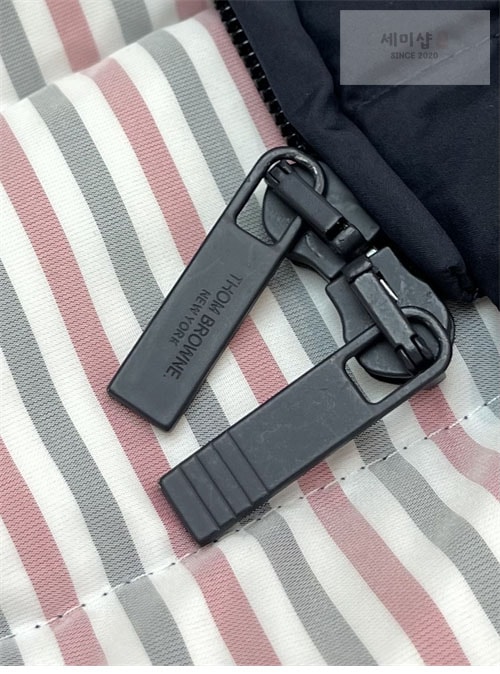 Thom Browne 톰브라운 퍼넬 넥다운 패딩 베스트 의류 9번 이미지