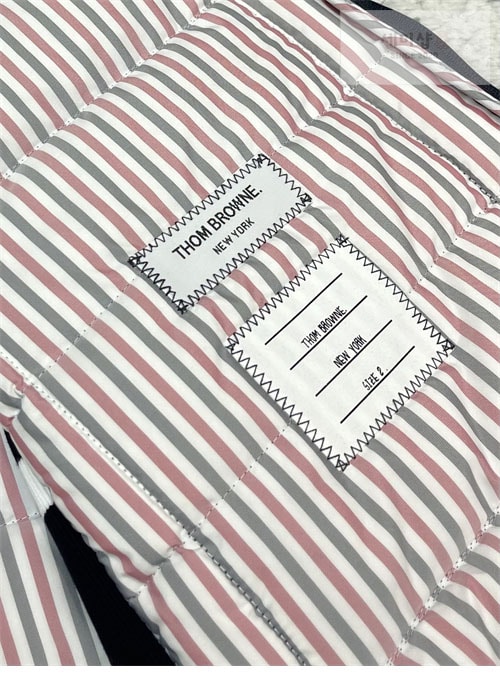 Thom Browne 톰브라운 퍼넬 넥다운 패딩 베스트 의류 10번 이미지