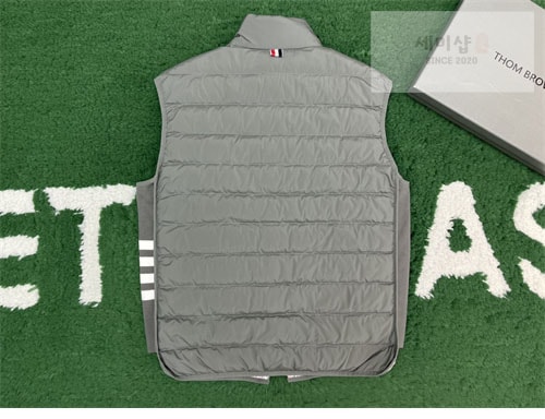 Thom Browne 톰브라운 퍼넬 넥다운 패딩 베스트 의류 12번 이미지