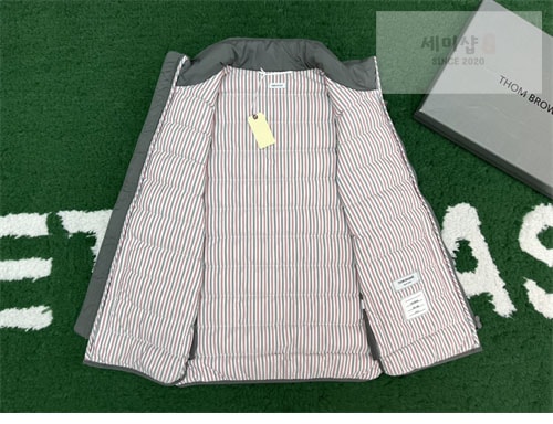 Thom Browne 톰브라운 퍼넬 넥다운 패딩 베스트 의류 13번 이미지