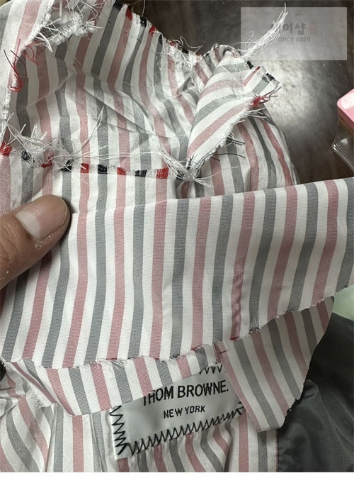 Thom Browne 톰브라운 퍼넬 넥다운 패딩 베스트 의류 18번 이미지