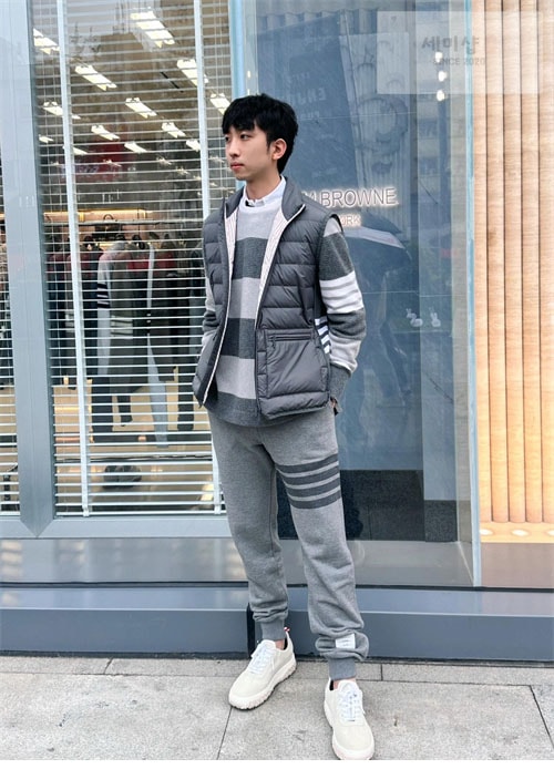Thom Browne 톰브라운 퍼넬 넥다운 패딩 베스트 의류 20번 이미지