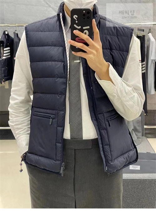 Thom Browne 톰브라운 퍼넬 넥다운 패딩 베스트 의류 26번 이미지