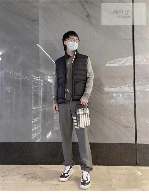 Thom Browne 톰브라운 퍼넬 넥다운 패딩 베스트 의류 28번 이미지