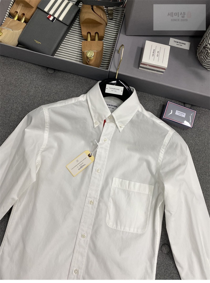 Thom Browne 톰브라운 포플린 히든 삼선 클래식 셔츠 레플리카 6번 이미지 - 의류 | 세미샵 레플리카 사이트