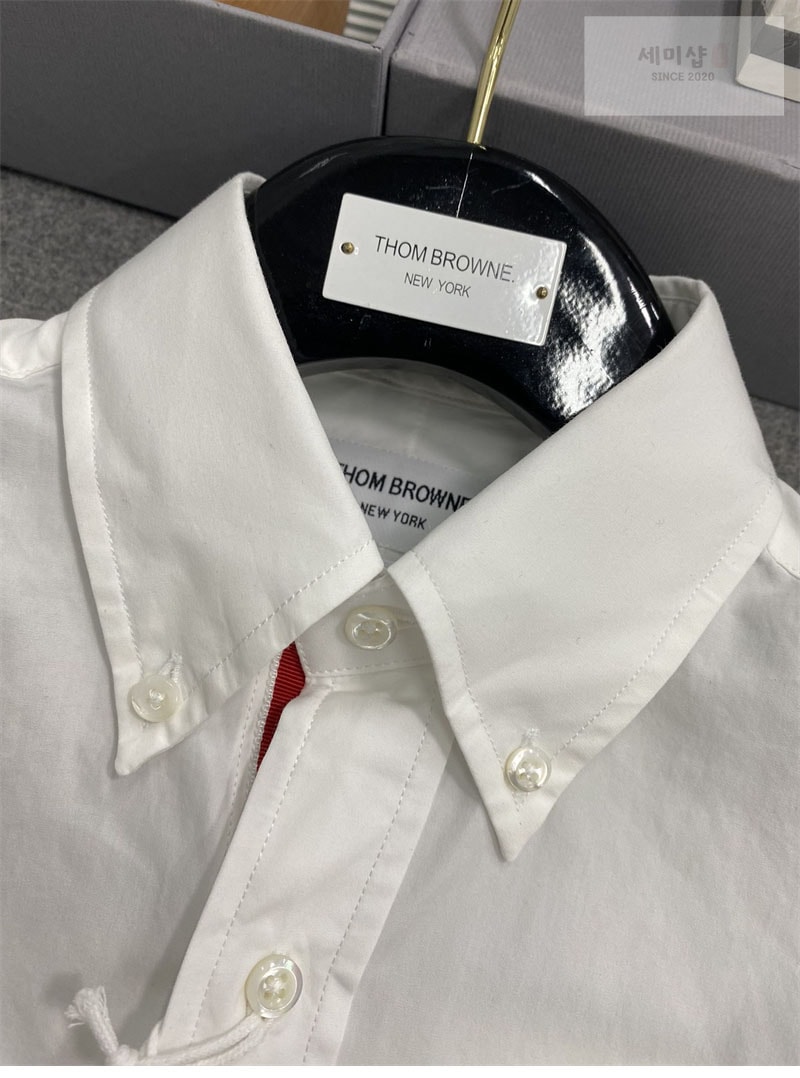 Thom Browne 톰브라운 포플린 히든 삼선 클래식 셔츠 레플리카 12번 이미지 - 의류 | 세미샵 레플리카 사이트