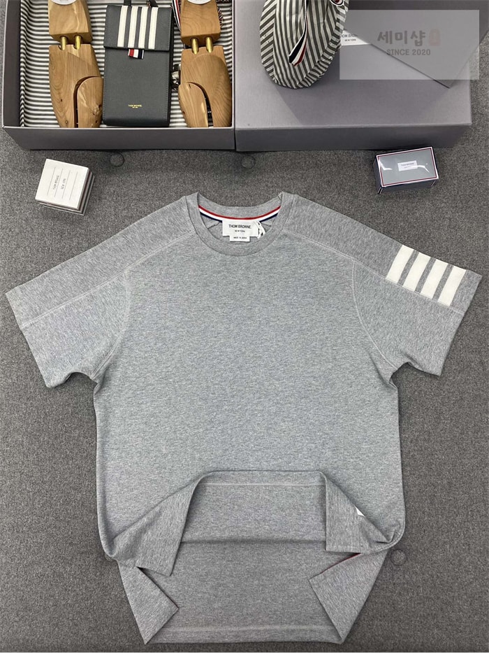 Thom Browne 톰브라운 4-Bar 사선완장 반팔 티셔츠 의류 2번 이미지
