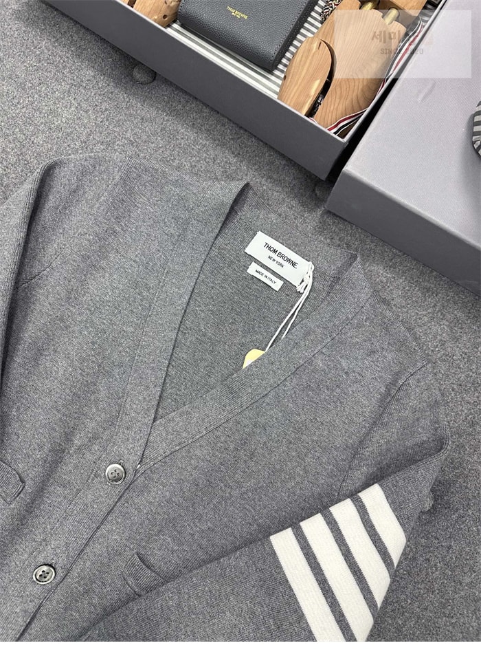 Thom Browne 톰브라운 4-Bar 사선완장 여성용 가디건 레플리카 5번 이미지 - 의류 | 세미샵 레플리카 사이트