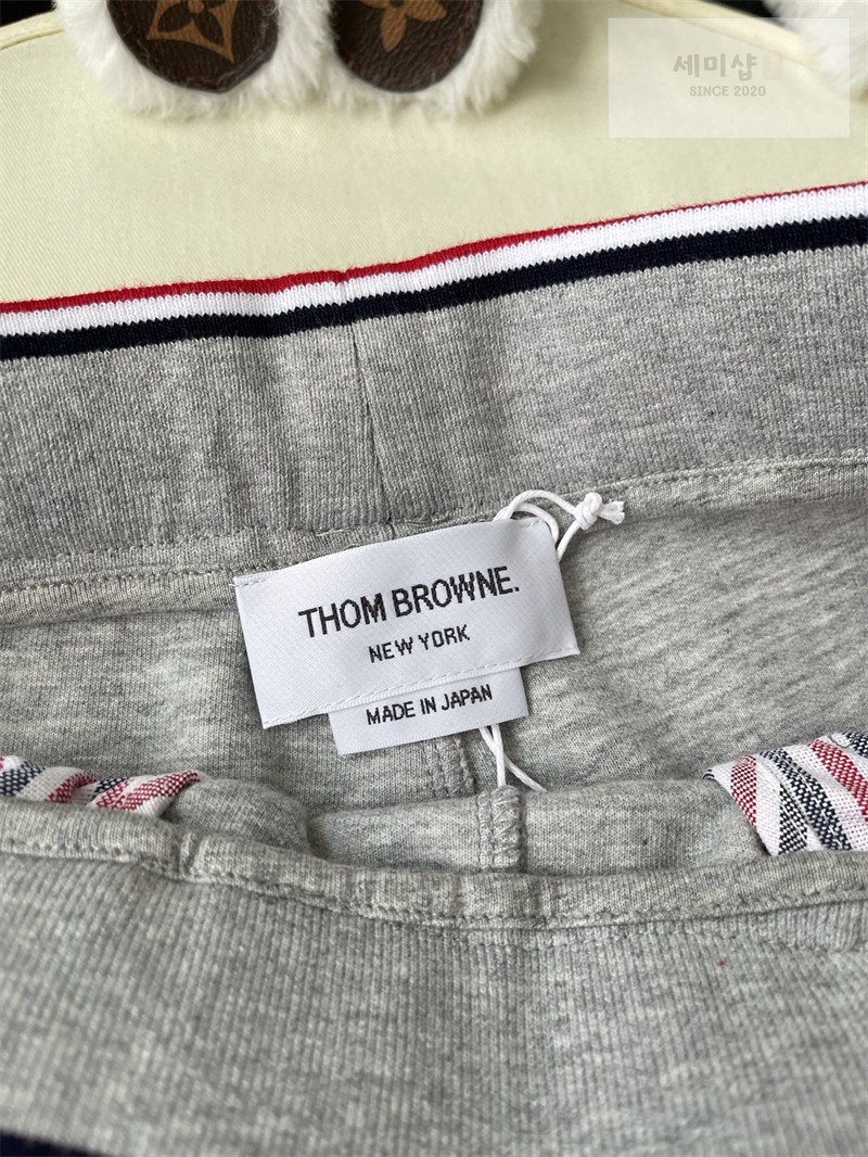Thom Browne 톰브라운 RWB 스트라이프 미드 숏 팬츠 그레이 의류 20번 이미지