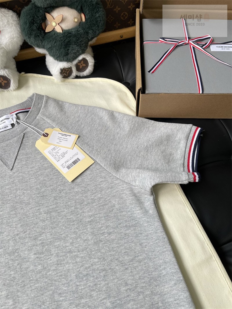 Thom Browne 톰브라운 RWB 코튼 피케 루프백 반팔 풀오버 스웨트셔츠 그레이 의류 16번 이미지