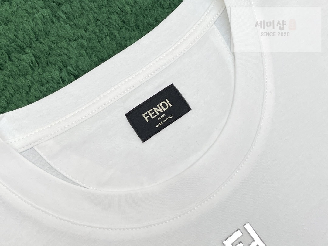 Fendi 펜디 메탈 FF 아플리케 포인트 코튼 반팔 티셔츠 “2COLOR” NO.1 의류 14번 이미지
