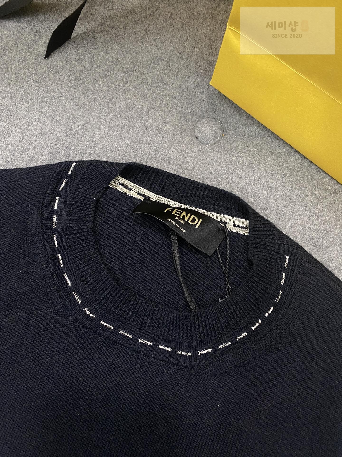 Fendi 펜디 블루톤 메이드 인 펜디 디테일 크루넥 반팔 스웨터 의류 19번 이미지