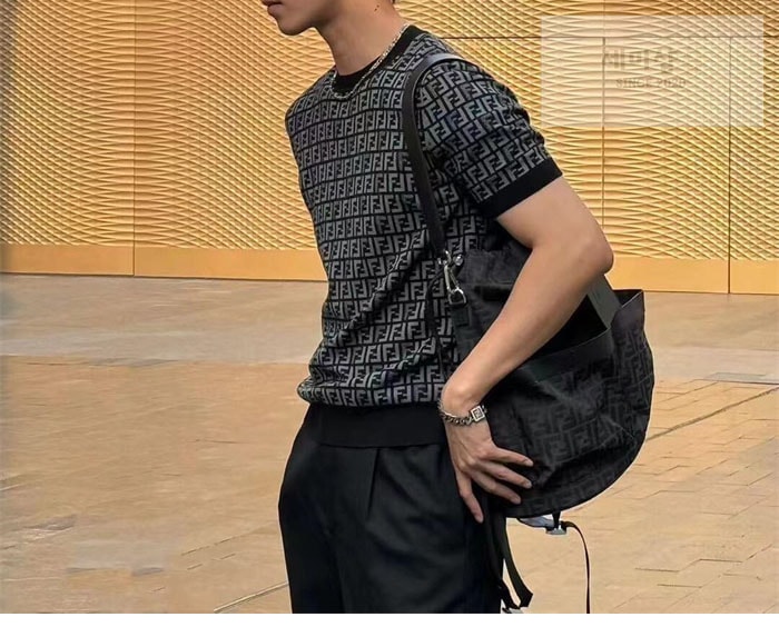 Fendi 펜디 점퍼 페브릭 반팔 니트 스웨터 블랙 의류 1번 이미지