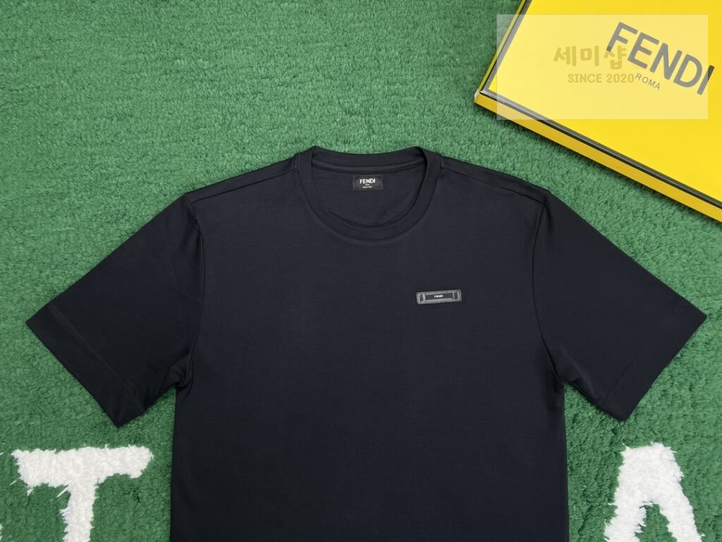 Fendi 펜디 24SS Label 라운드 반팔 티셔츠 블랙 의류 5번 이미지