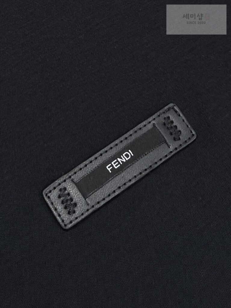 Fendi 펜디 24SS Label 라운드 반팔 티셔츠 블랙 의류 8번 이미지