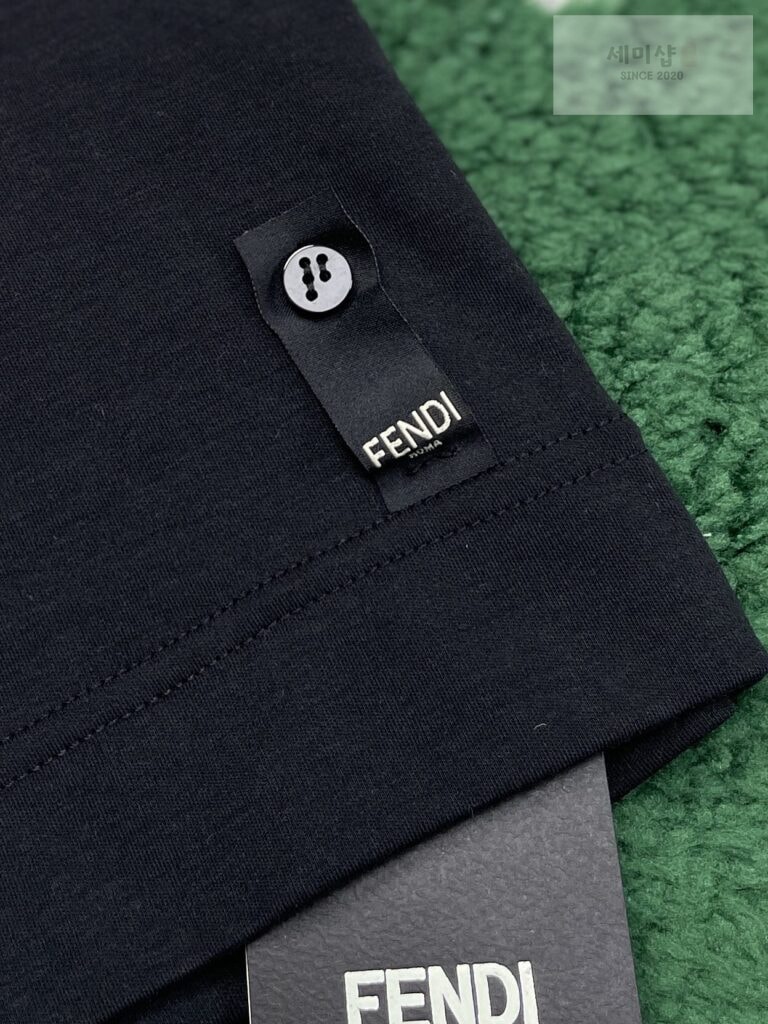 Fendi 펜디 24SS Label 라운드 반팔 티셔츠 블랙 의류 10번 이미지