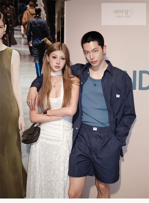 Fendi 펜디 24ss 로고 패치 네이비 셔츠 의류 2번 이미지