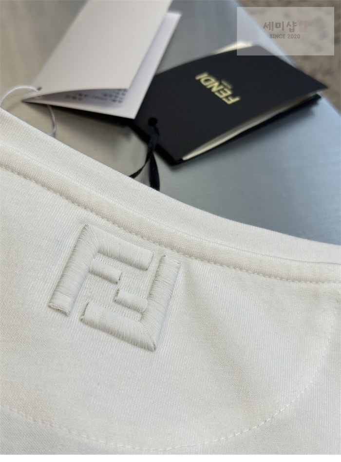 Fendi 펜디 3D 자수 코튼 반팔 티셔츠 의류 20번 이미지