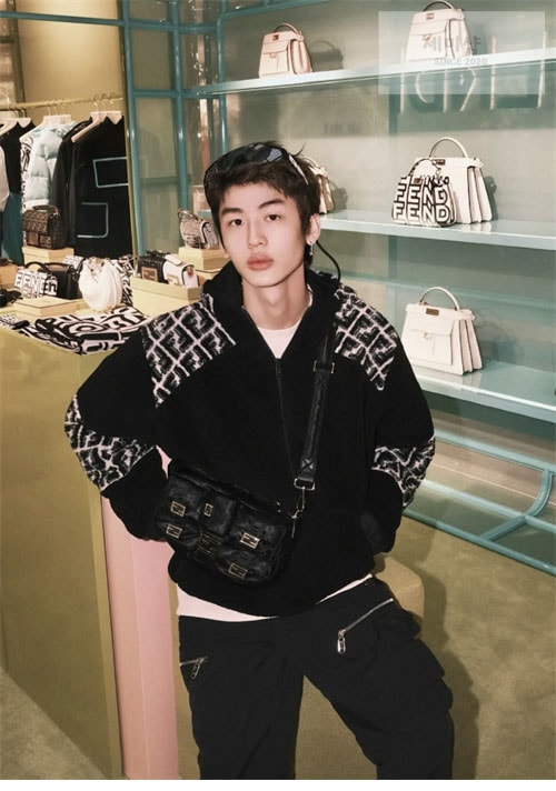 Fendi 펜디 FF로고 배색 하프 집업 후드 후리스 의류 11번 이미지