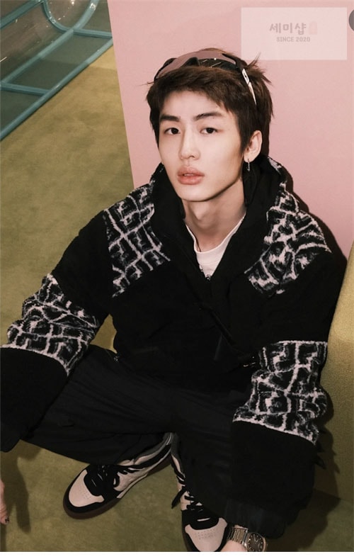 Fendi 펜디 FF로고 배색 하프 집업 후드 후리스 의류 14번 이미지