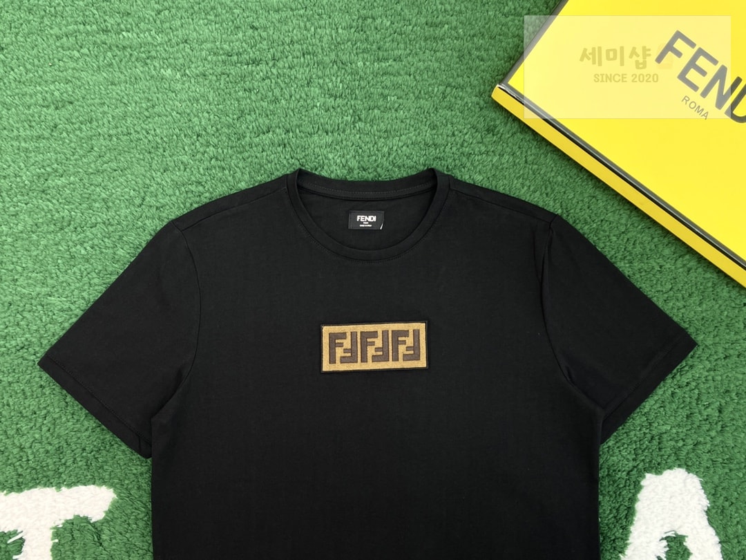 Fendi 펜디 FF 자수 패치 반팔 티셔츠 블랙 의류 7번 이미지