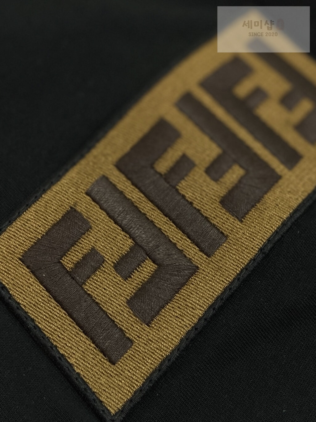 Fendi 펜디 FF 자수 패치 반팔 티셔츠 블랙 의류 10번 이미지
