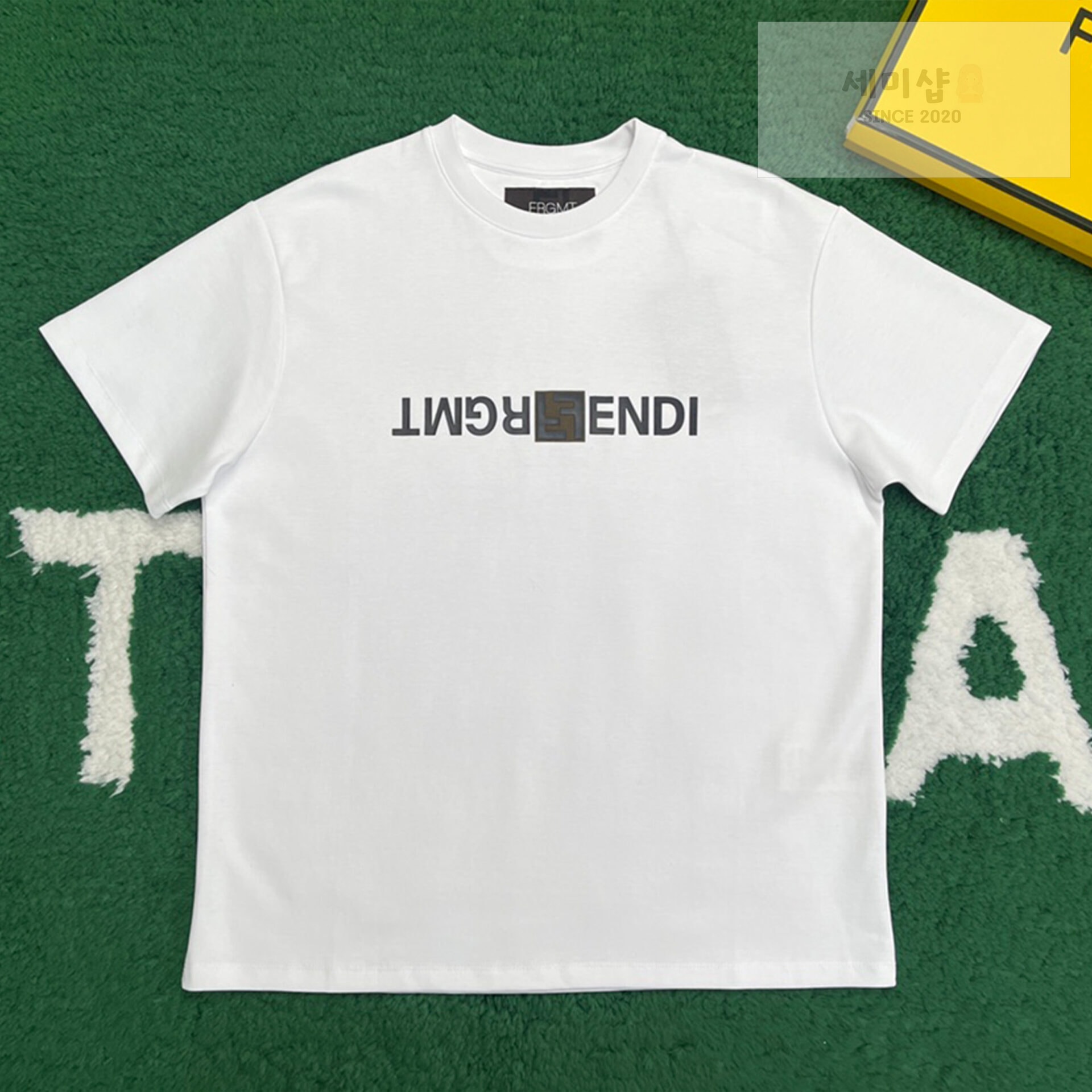 Fendi 펜디 x FRGMT 라운드 반팔 티셔츠 화이트 의류 1번 이미지