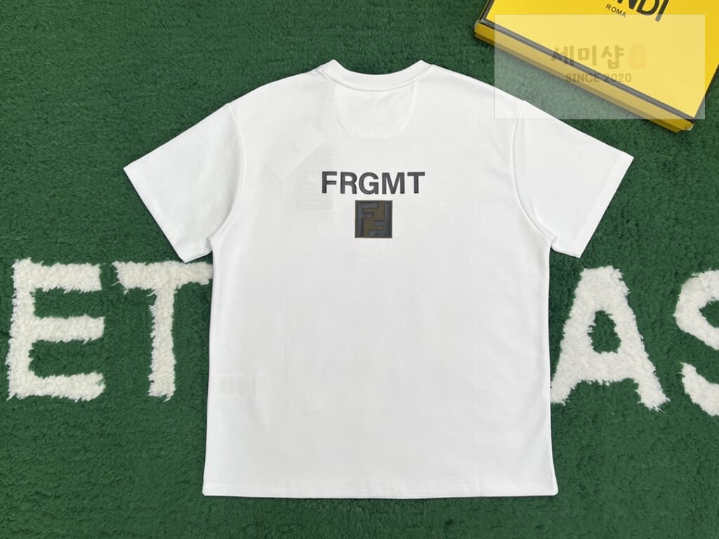 Fendi 펜디 x FRGMT 라운드 반팔 티셔츠 화이트 의류 4번 이미지