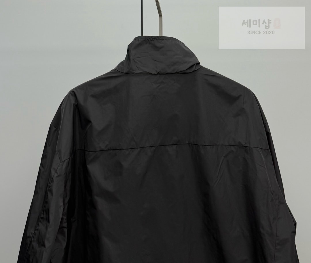 프라다 프라다 리나일론 리버서블 자켓 블랙 의류 4번 이미지