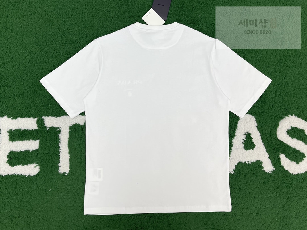 P R A D A 프라다 입체 프린티드 레터링 로고 박시 반팔 티셔츠 “2COLOR” NO.1 의류 12번 이미지